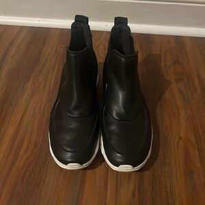 Women’s Black Nike shoes